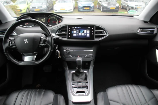 Peugeot 308 1.2 ALLURE AUTOMAAT | LEDER | NAVI | CAMERA | CLIMA | STOELVERWARMING | CRUISE | PARK SENS V+A | LED | 17' LM. VELGEN | TREKHAAK