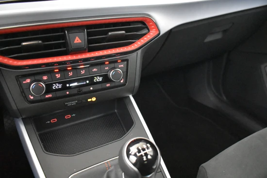 SEAT Arona 1.0 TSI 96pk FR Business Intense | Fabrieksgarantie 2027 | Adaptief cruise control | Stoelverwarming | Navigatie | App connect|