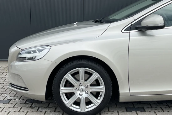 Volvo V40 T3 Inscription | Panoramadak | Trekhaak | BLIS | LED | Leder | Camera | Stoelverwarming | Verwarmde Voorruit