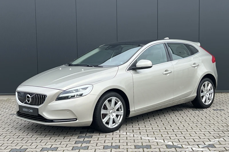 Volvo V40 T3 Inscription | Panoramadak | Trekhaak | BLIS | LED | Leder | Camera | Stoelverwarming | Verwarmde Voorruit