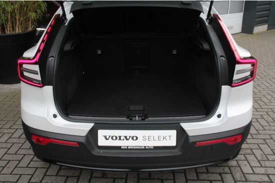 Volvo C40 Single Motor Core 69 kWh | Panoramadak | Camera | Stuur- en stoelverwarming