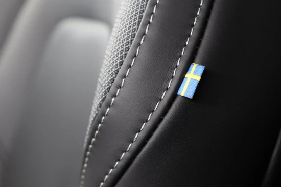Volvo XC60 B5 Plus Dark | Harman Kardon | 360 graden camera | Nappa Leder Contourstoelen | Stoel & stuurwielverwarming |