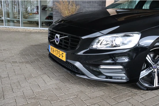 Volvo V60 V60 T3 Geartronic R-Design | Stoelverwarming | Standkachel met Volvo On Call App | Cruise Control | Xenon verlichting meesturend