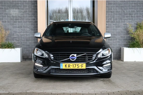 Volvo V60 V60 T3 Geartronic R-Design | Stoelverwarming | Standkachel met Volvo On Call App | Cruise Control | Xenon verlichting meesturend