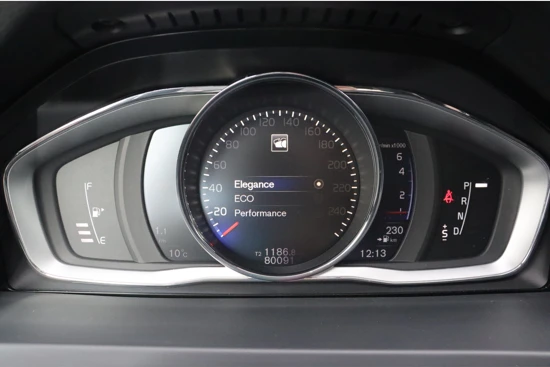 Volvo V60 V60 T3 Geartronic R-Design | Stoelverwarming | Standkachel met Volvo On Call App | Cruise Control | Xenon verlichting meesturend