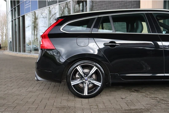 Volvo V60 V60 T3 Geartronic R-Design | Stoelverwarming | Standkachel met Volvo On Call App | Cruise Control | Xenon verlichting meesturend