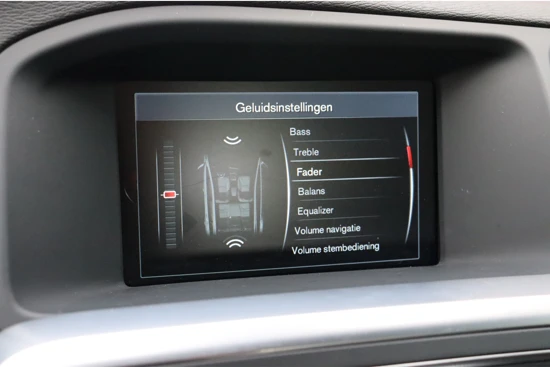 Volvo V60 V60 T3 Geartronic R-Design | Stoelverwarming | Standkachel met Volvo On Call App | Cruise Control | Xenon verlichting meesturend