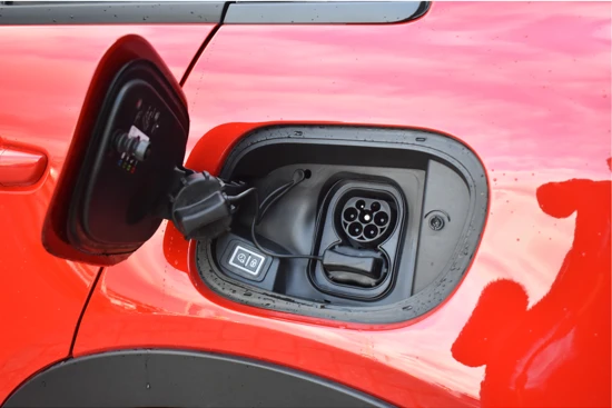 Fiat 600E RED 54 kWh DEMO-DEAL! | Navigatie | Full-LED | Parkeersensoren | Apple Carplay | Android Auto | Climate Control | !!