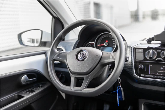 Volkswagen up! 1.0 60PK BMT move up! Airco | Navigatie via smartphone | DAB radio | 100% dealeronderhouden | Elektrische ramen + spiegels | Led