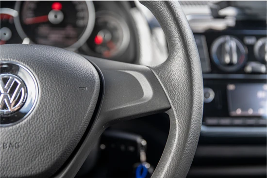 Volkswagen up! 1.0 60PK BMT move up! Airco | Navigatie via smartphone | DAB radio | 100% dealeronderhouden | Elektrische ramen + spiegels | Led