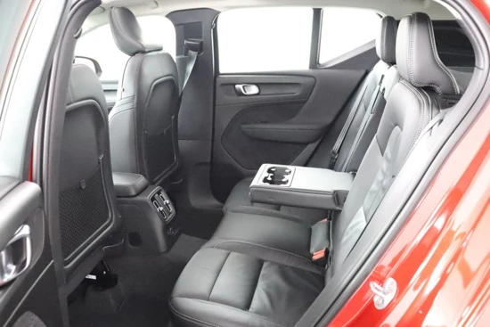 Volvo XC40 1.5 T5 Recharge Ultimate Dark | Lederen interieur | Panoramadak | 360 graden camera | Harman Kardon | Semi elektrische trekhaak