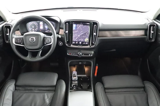 Volvo XC40 1.5 T5 Recharge Ultimate Dark | Lederen interieur | Panoramadak | 360 graden camera | Harman Kardon | Semi elektrische trekhaak