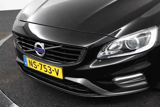 Volvo V60 T3 NORDIC+ SPORT R-DESIGN | Stoelverwarming | Vaste trekhaak |