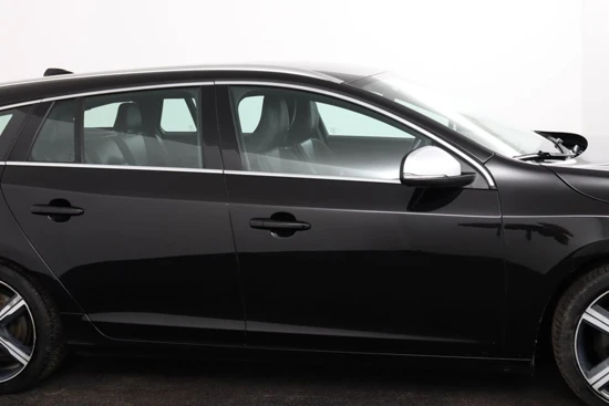 Volvo V60 T3 NORDIC+ SPORT R-DESIGN | Stoelverwarming | Vaste trekhaak |