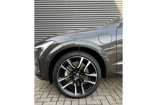 Volvo XC60 T6 ULTIMATE DARK | HUD | LUCHTVERING | H&K | BLIS | ACC | 22INCH | GETINT GLAS |