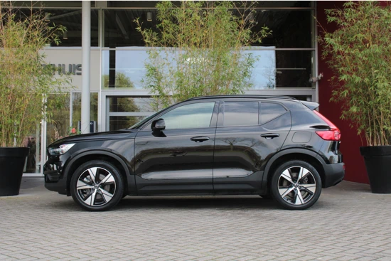 Volvo XC40 Recharge Twin AWD 408pk Plus | 12% bijtelling! | Trekhaak | Adaptive Cruise | Camera | Dodehoeksensoren