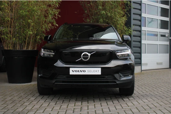 Volvo XC40 Recharge Twin AWD 408pk Plus | 12% bijtelling! | Trekhaak | Adaptive Cruise | Camera | Dodehoeksensoren