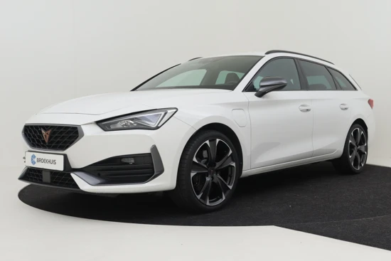 CUPRA Leon Sportstourer 1.4 e-Hybrid 245PK | Navigatiesysteem full map | Parkeersensoren achter | Voorstoelen/stuur verwarmd | Keyless go | 19'' LMV | D