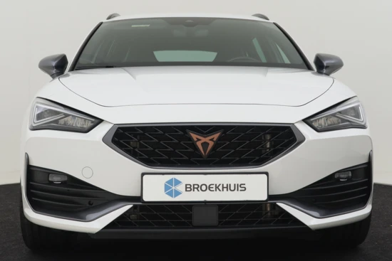 CUPRA Leon Sportstourer 1.4 e-Hybrid 245PK | Navigatiesysteem full map | Parkeersensoren achter | Voorstoelen/stuur verwarmd | Keyless go | 19'' LMV | D