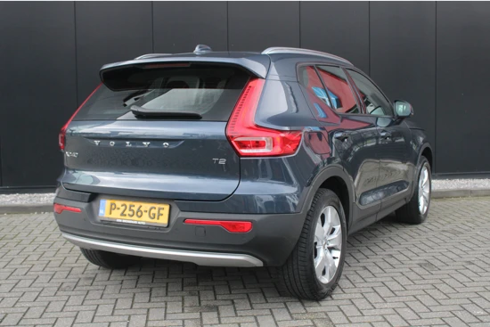 Volvo XC40 T2 Momentum | NL-auto | Adaptieve cruise | Camera | Trekhaak | Keyless | DAB-audio |