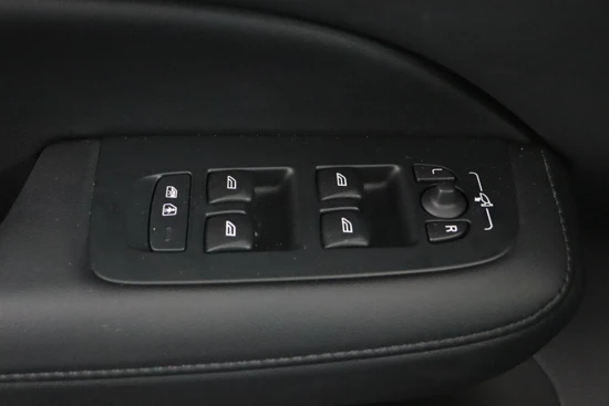 Volvo V60 B4 Aut-7 Plus Bright | Elektrisch verstelbare voorstoelen incl. geheugen | Stuurverwarming | Verwarm