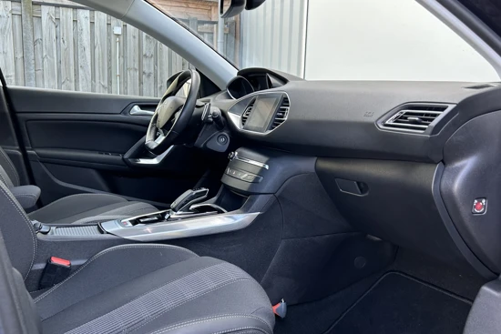 Peugeot 308 1.2 130pk Allure | Automaat | Navigatie | Parkeersensoren voor + achter | Apple Carplay/Android Auto