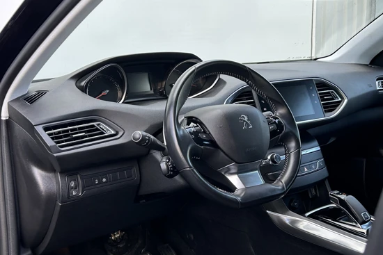 Peugeot 308 1.2 130pk Allure | Automaat | Navigatie | Parkeersensoren voor + achter | Apple Carplay/Android Auto