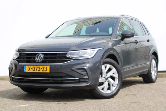 Volkswagen Tiguan 1.5 TSI Elegance | Camera | Dodehoek Detector | Alcantara | PDC v+a | Stoel & Stuur verwarming | Elek.Trekhaak