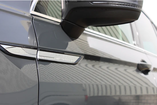 Volkswagen Tiguan 1.5 TSI Elegance | Camera | Dodehoek Detector | Alcantara | PDC v+a | Stoel & Stuur verwarming | Elek.Trekhaak
