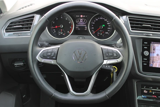 Volkswagen Tiguan 1.5 TSI Elegance | Camera | Alcantara | PDC v+a | Stoel & Stuur verwarming | Elek.Trekhaak