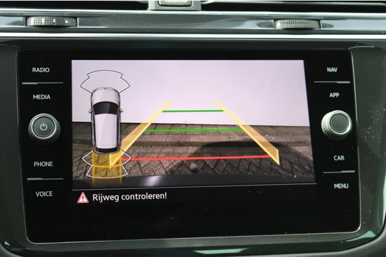 Volkswagen Tiguan 1.5 TSI Elegance | Camera | Alcantara | PDC v+a | Stoel & Stuur verwarming | Elek.Trekhaak