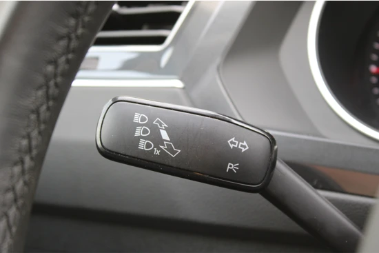 Volkswagen Tiguan 1.5 TSI Elegance | Camera | Alcantara | PDC v+a | Stoel & Stuur verwarming | Elek.Trekhaak