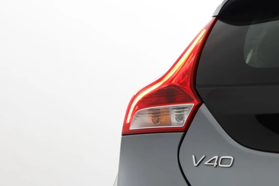 Volvo V40 T2 MOMENTUM | Stoelverwarming | Park assist achter | Navigatie |