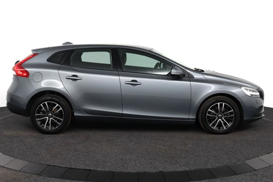 Volvo V40 T2 MOMENTUM | Stoelverwarming | Park assist achter | Navigatie |