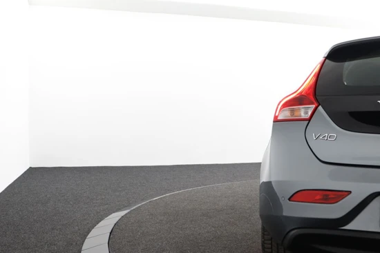 Volvo V40 T2 MOMENTUM | Stoelverwarming | Park assist achter | Navigatie |