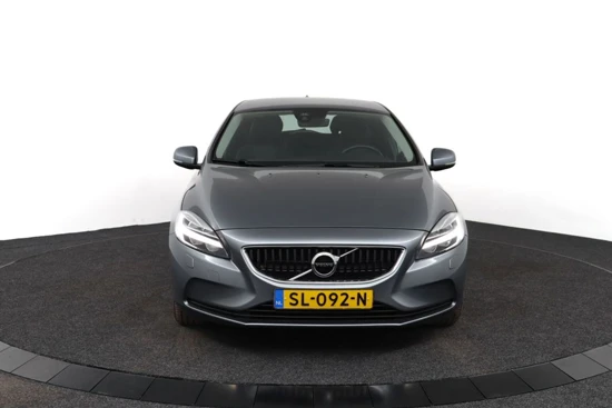 Volvo V40 T2 MOMENTUM | Stoelverwarming | Park assist achter | Navigatie |