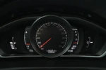 Volvo V40 T2 MOMENTUM | Stoelverwarming | Park assist achter | Navigatie |