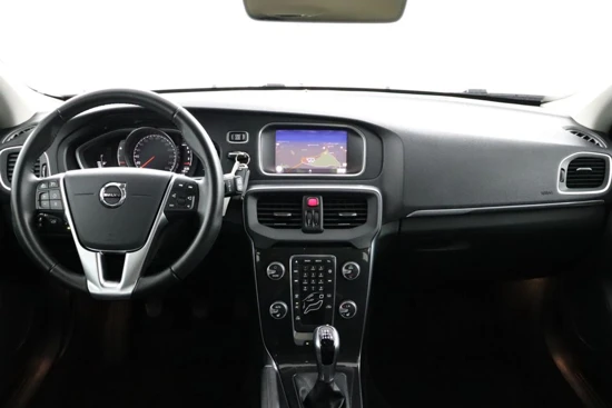 Volvo V40 T2 MOMENTUM | Stoelverwarming | Park assist achter | Navigatie |