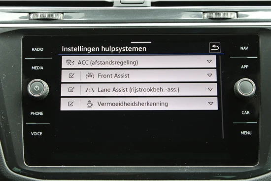 Volkswagen Tiguan 1.5 TSI Life Business | Camera | Dodehoek Detector | Elek.Trekhaak | Navi via App | Stoel & Stuurverwarming