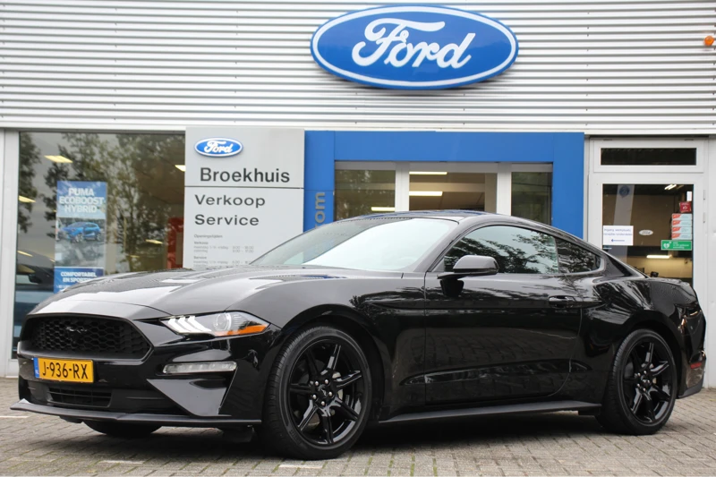 Ford Mustang Fastback 2.3EB AUTOMAAT | 1e EIGENAAR! | PERFORMANCE UITLAAT | DEALER ONDERHOUDEN! | NAVI (INCL APPLE CARPLAY & ANDROID AUTO | C