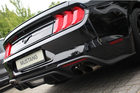 Ford Mustang Fastback 2.3EB AUTOMAAT | 1e EIGENAAR! | PERFORMANCE UITLAAT | DEALER ONDERHOUDEN! | NAVI (INCL APPLE CARPLAY & ANDROID AUTO | C