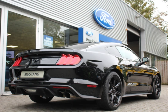 Ford Mustang Fastback 2.3EB AUTOMAAT | 1e EIGENAAR! | PERFORMANCE UITLAAT | DEALER ONDERHOUDEN! | NAVI (INCL APPLE CARPLAY & ANDROID AUTO | C