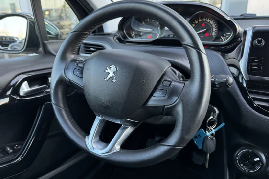 Peugeot 208 5-deurs Signature 1.2 PureTech 82pk | Sensoren achter | Navi | Cruise Control | Carplay