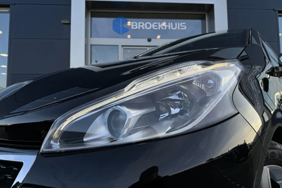 Peugeot 208 5-deurs Signature 1.2 PureTech 82pk | Sensoren achter | Navi | Cruise Control | Carplay