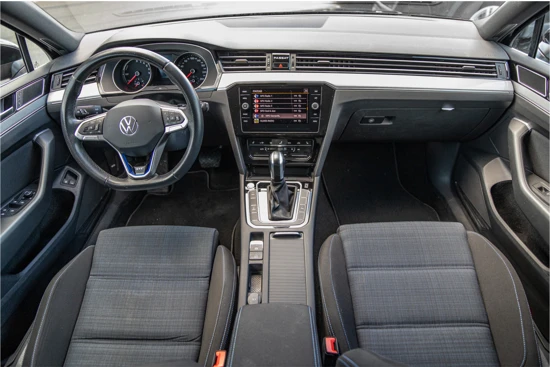 Volkswagen Passat 1.4 TSI 218pk PHEV GTE Business | Camera | Stoelverwarming | Navigatie | Carplay