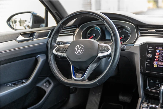 Volkswagen Passat 1.4 TSI 218pk PHEV GTE Business | Camera | Stoelverwarming | Navigatie | Carplay