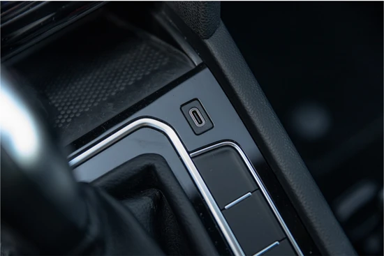 Volkswagen Passat 1.4 TSI 218pk PHEV GTE Business | Camera | Stoelverwarming | Navigatie | Carplay