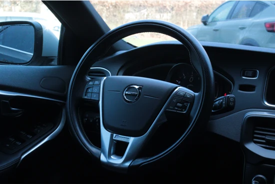 Volvo V40 1.5 T3 152pk Automaat Polar+ Sport | Harman/Kardon | Panoramadak | Stoelverwarming | Standkachel | Camera