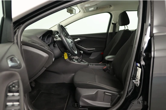 Ford Focus Wagon 1.0 Lease Edition | Dealer Onderhouden! | Navi | Trekhaak | Airco | Cruise | Parkeersensoren | Lichtmetalen Velgen