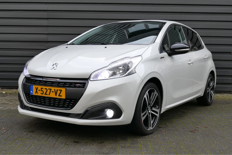 Peugeot 208 1.2 PURETECH 110PK 5-DRS GT-LINE / NAVI / CLIMA / PDC / 17"LMV / CAMERA / FULL-LED / PARELMOER / BLUETOOTH / CRUISECONTROL / 1E